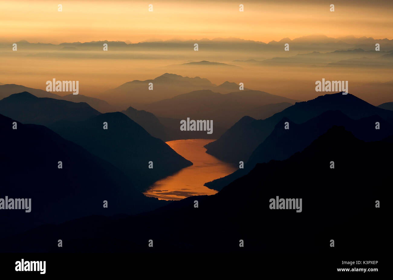 Lac de Lugano au coucher du soleil, Tessin, Suisse Banque D'Images