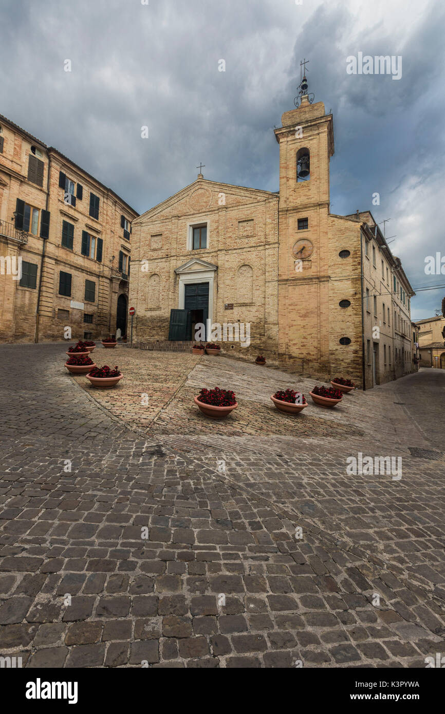 L'ancienne Santa Maria di Monte Morello Church vu de Casa Leopardi Recanati province de Macerata Marches Italie Europe Banque D'Images