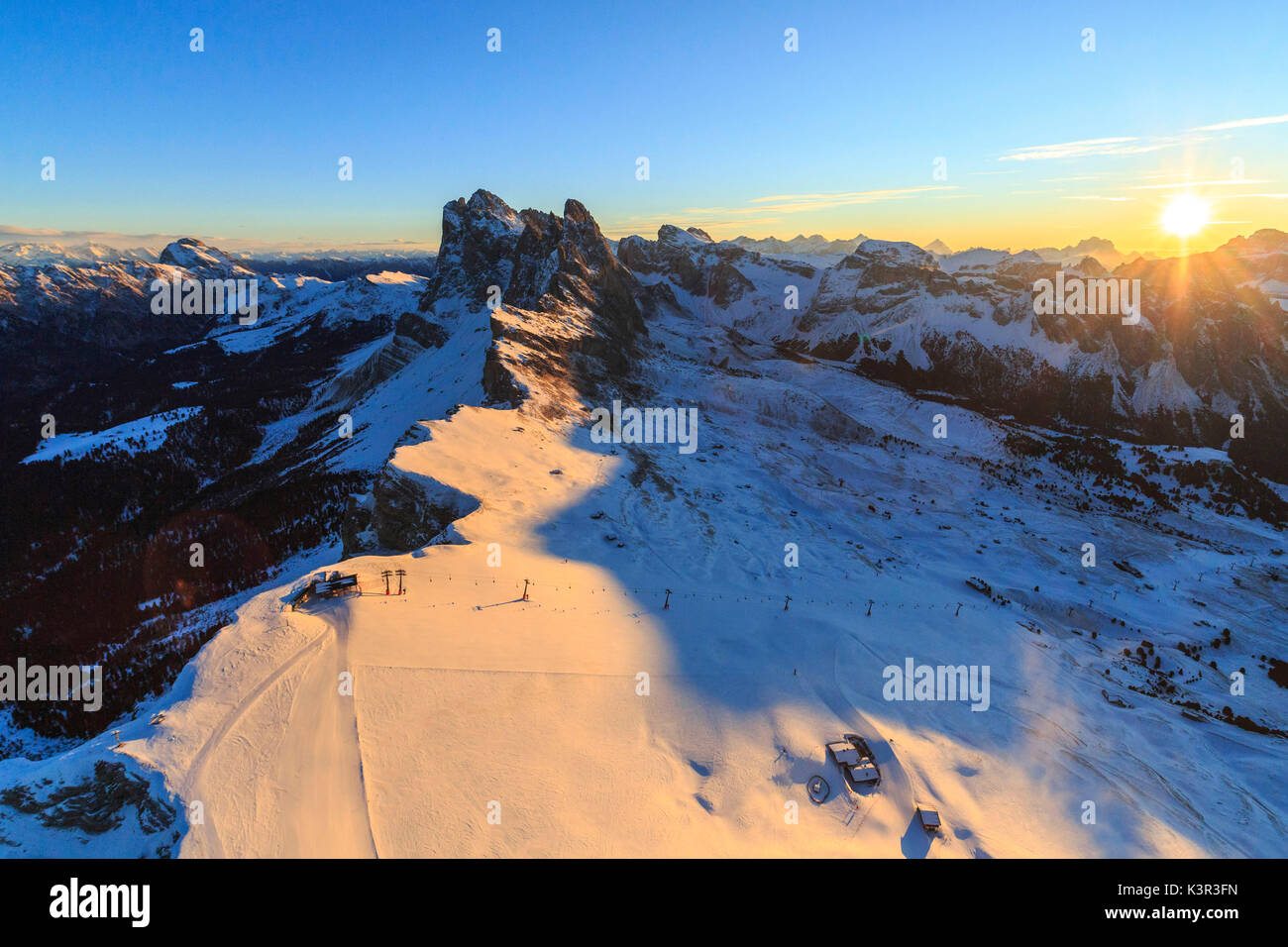 Vue aérienne de l'Odle au coucher du soleil. Vallée de Gardena Dolomites Trentino Alto Adige Italie Europe Banque D'Images