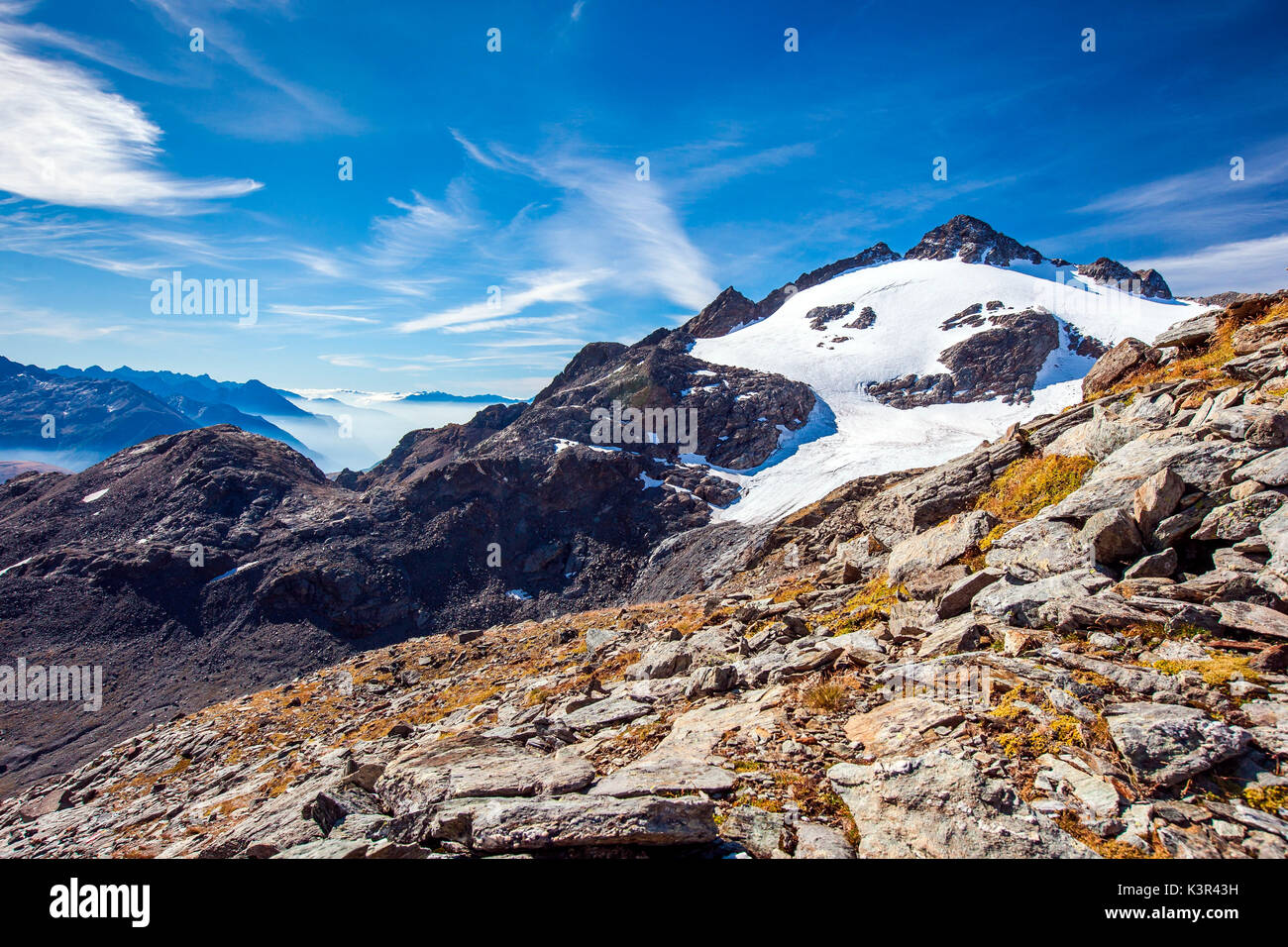 Le Pizzo Ferre et son glacier dans une position dominante sur la vallée, Cf Alpina Valchiavenna, Italie Banque D'Images