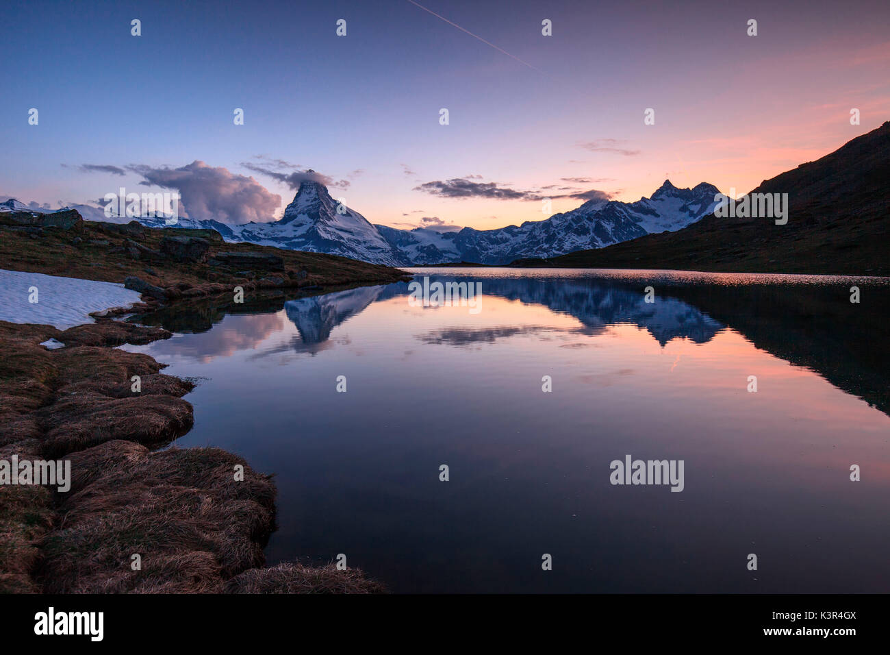 Coucher du soleil à Stellisee, dans l'arrière-plan le Mont Cervin, Valais, Suisse Banque D'Images