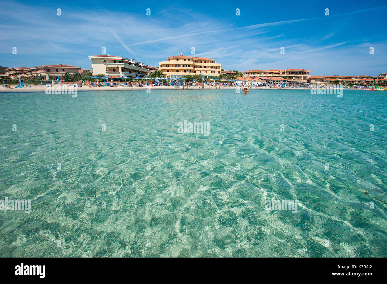 Au clair de l'eau de la baie d'Aranci, Sardaigne, Italie Banque D'Images