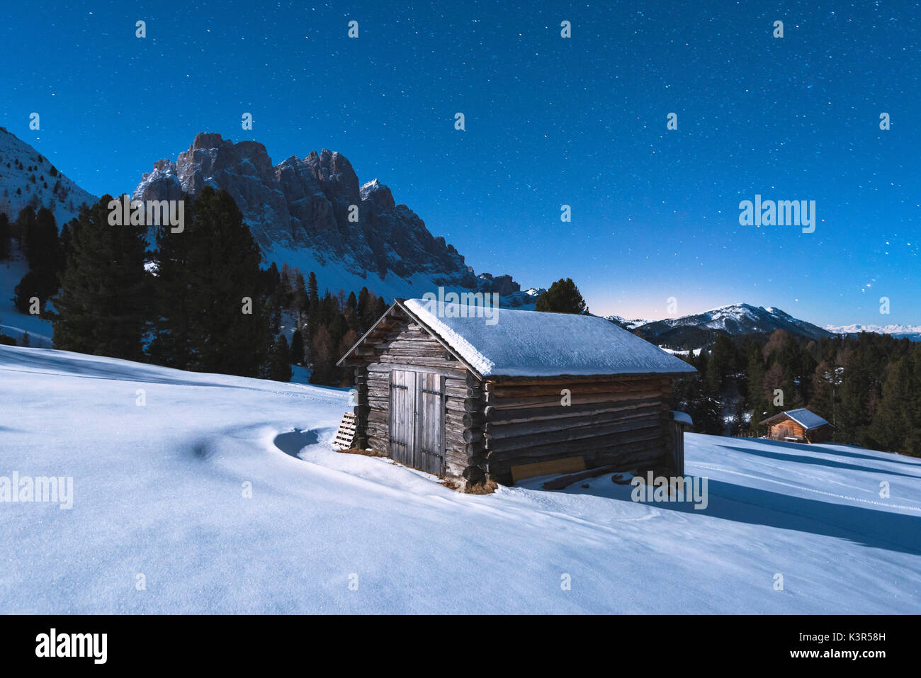 Funes valley la nuit, Odle parc naturel dans le Trentin-Haut-Adige, Italie, district de la province de Bolzano, l'Europe. Banque D'Images