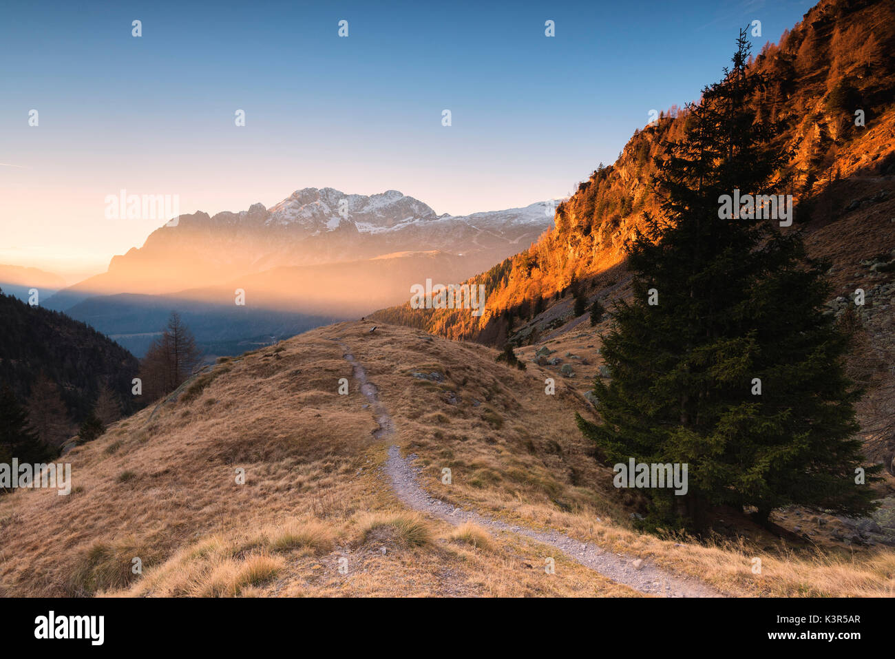 Au lever du soleil, la vallée de Scalve Bergamo province, district de Lombardie, Italie, Europe. Banque D'Images