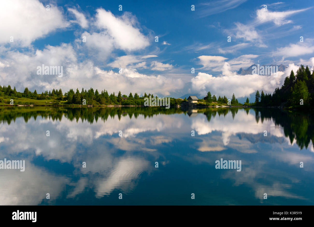 Aviolo dans le lac du parc de l'Adamello, province de Brescia, en Italie. Banque D'Images