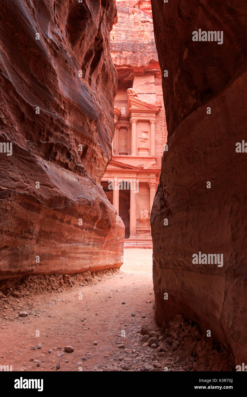 Le Siq menant à l'Trausury à Petra, Jordanie Banque D'Images