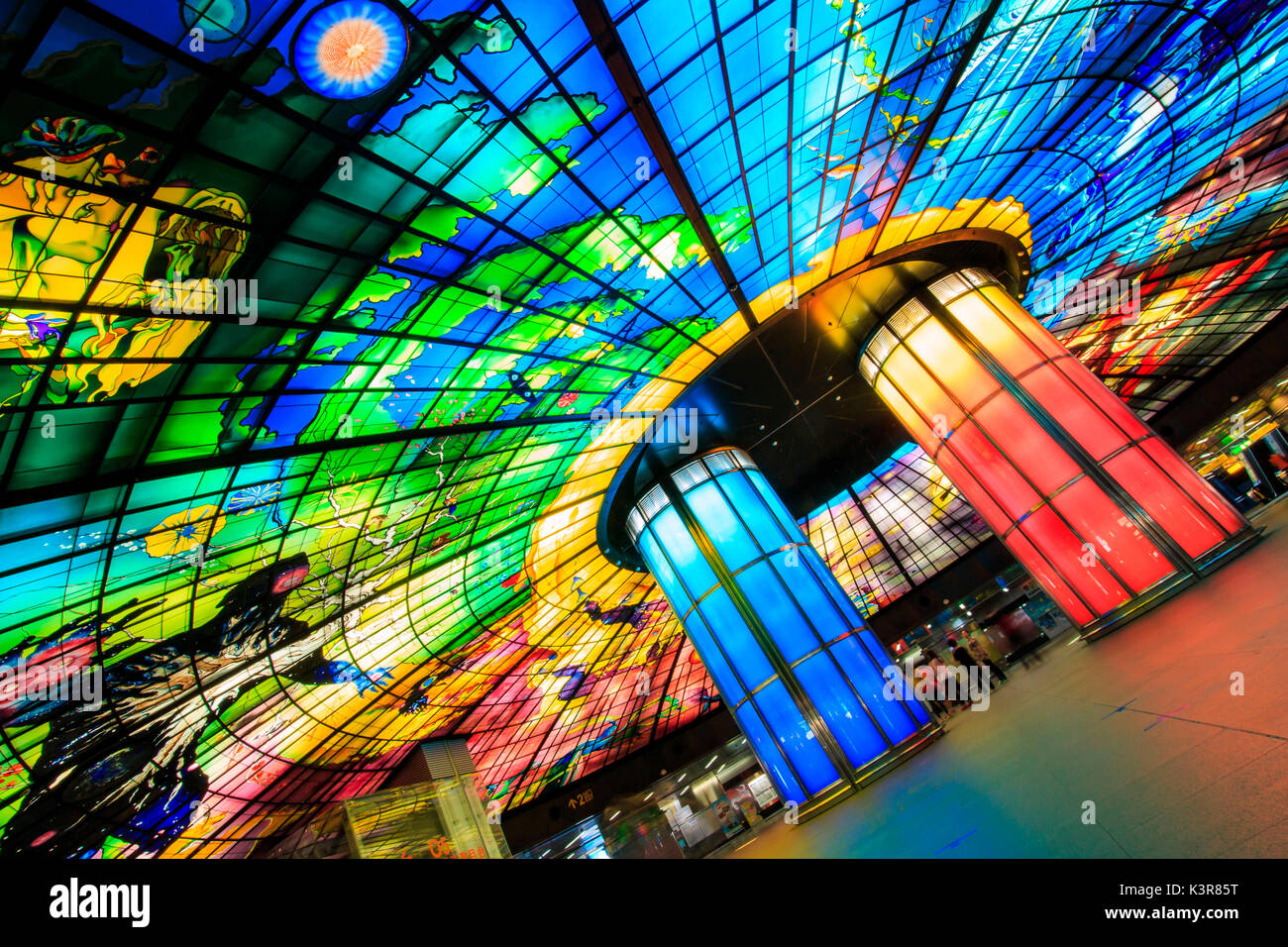 Le dôme de lumière à Formosa Avenue Station, la gare centrale du métro de Kaohsiung à Kaohsiung City, Taiwan Banque D'Images