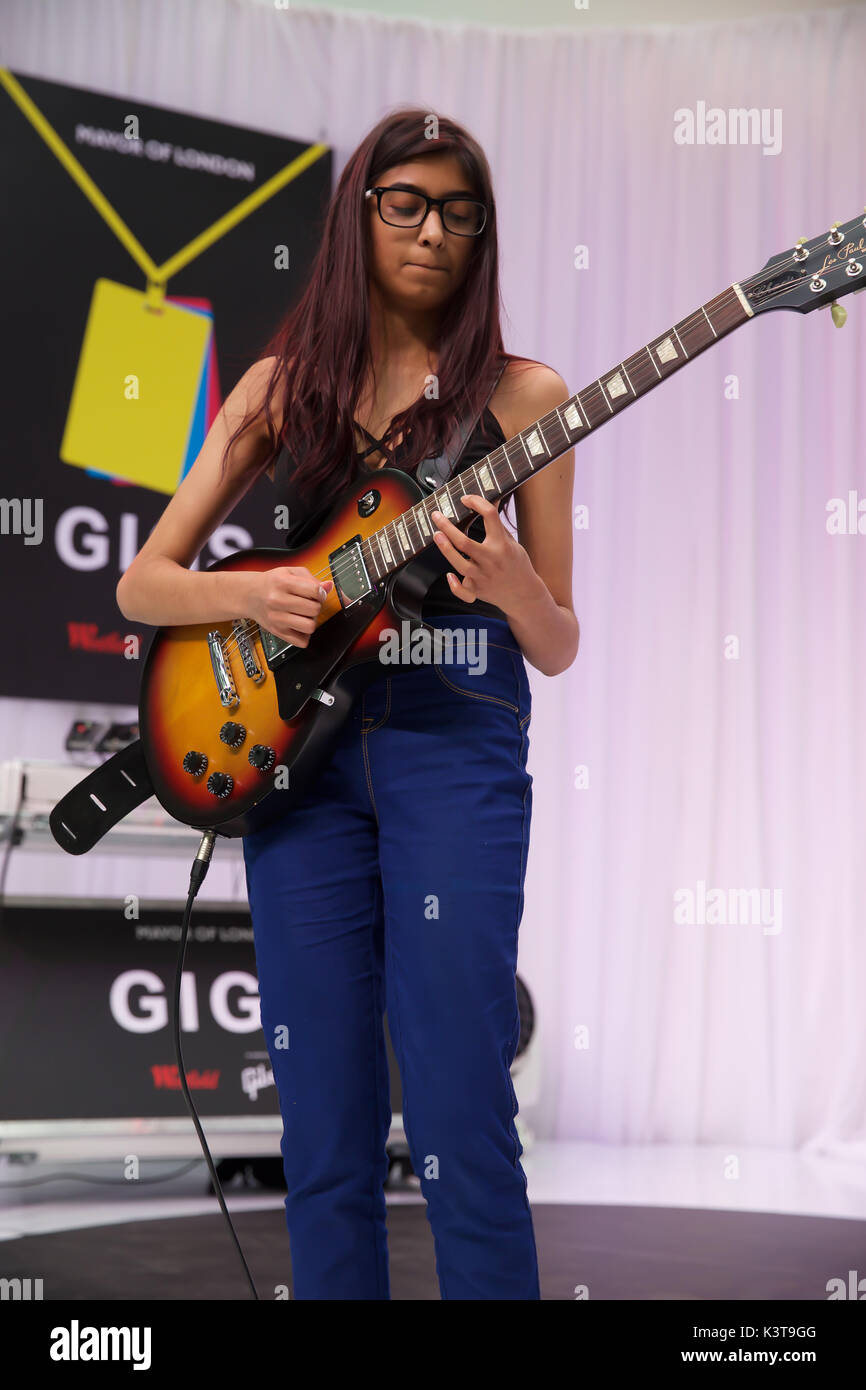 Londres, Royaume-Uni. Sep, 2017 3. Charis Bechan au maire de Londres Concerts Grand Final qui a eu lieu à Westfield, bergers Bush, London. Douze finalistes il bataille .Concerts est plus qu'un concours. Pour ceux qui restent le cours, une foule de possibilités s'ouvre à eux par une plus large Busk à Londres - programme payé pas cher, les terres privées de la rue avec le potentiel de gains de travail, la gestion de l'événement et de l'industrie l'accès. Credit : Keith Larby/Alamy Live News Banque D'Images