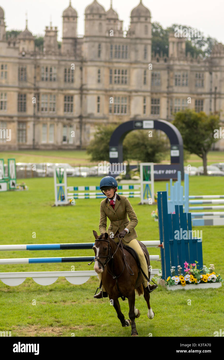 Burghley House, Stamford, au Royaume-Uni. Sep, 2017 3. La finale de la Gold Cup show pony pony annuel événement parrainé par le cabinet londonien White company a tenu dans le parc de Burghley House sur le Land Rover Burghley week-end les enfants de tous âges en concurrence, la société a été fondée en 1946. Credit : Clifford Norton/Alamy Live News Banque D'Images