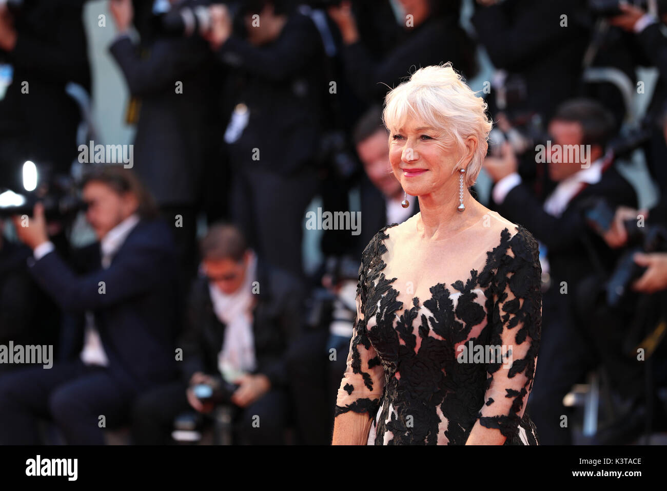 Venise, Italie. 03ème septembre 2017. L'actrice Helen Mirren assiste à la première du film "The Leisure Seeker" (Ella et John) présenté en compétition au 74e Festival du film de Venise le 3 septembre 2017 au Lido de Venise. Crédit: Graziano Quaglia/Alamy Live News Banque D'Images