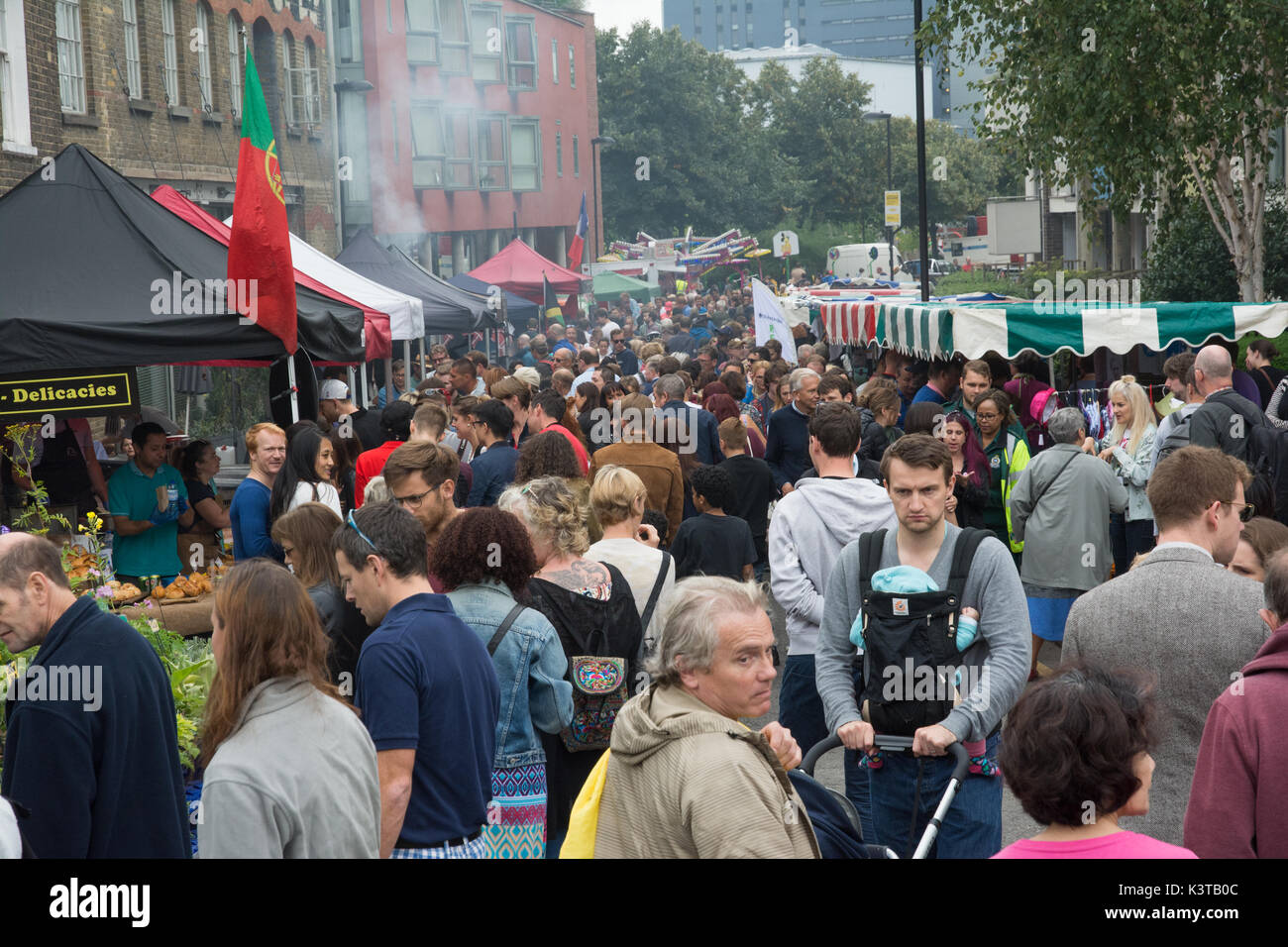 London, UK, Islington. Sep, 2017 3. Festival du canal Angel a eu lieu autour de la ville, du bassin de la route Regents Canal et les rues avoisinantes. Malgré les nuages sombres il a été bien suivie. crédit : Steve Bell/Alamy Live News. Banque D'Images
