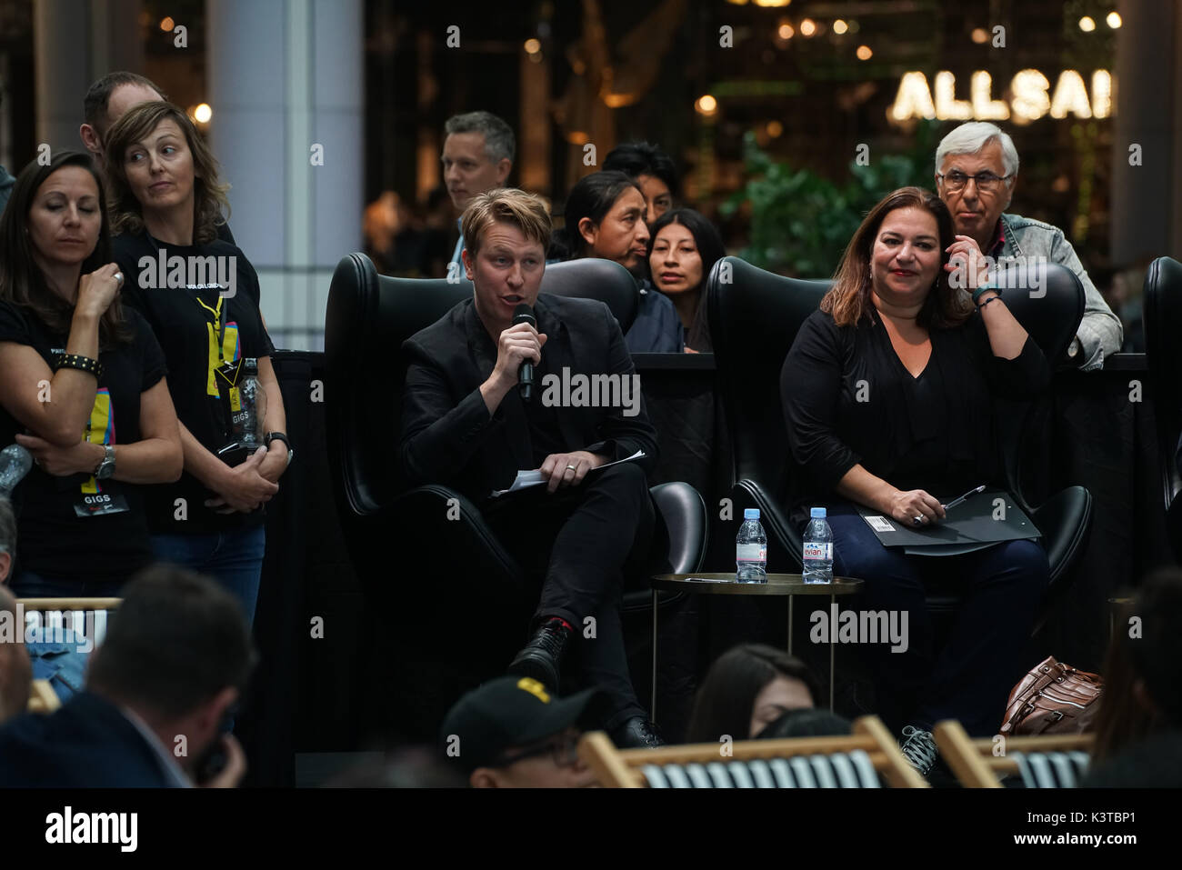 Londres, Royaume-Uni. Sep, 2017 3. Famille, amis, sympathisants et assister pour voir la concurrence pour les autres finalistes du maire de Londres Concerts à Westfield London. Credit : Voir Li/Alamy Live News Banque D'Images