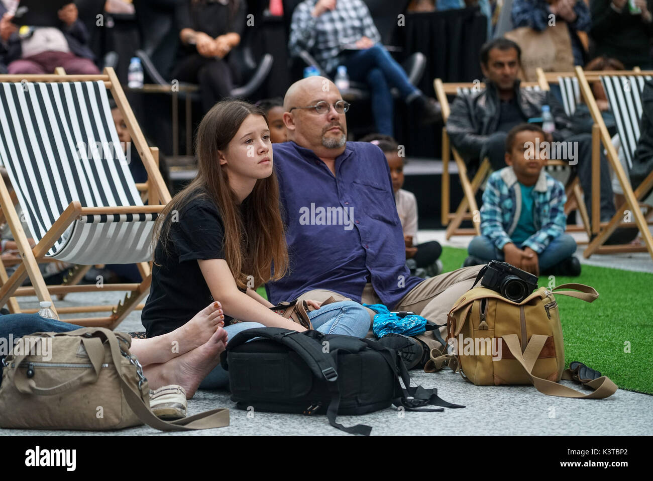 Londres, Royaume-Uni. Sep, 2017 3. Famille, amis, sympathisants et assister pour voir la concurrence pour les autres finalistes du maire de Londres Concerts à Westfield London. Credit : Voir Li/Alamy Live News Banque D'Images