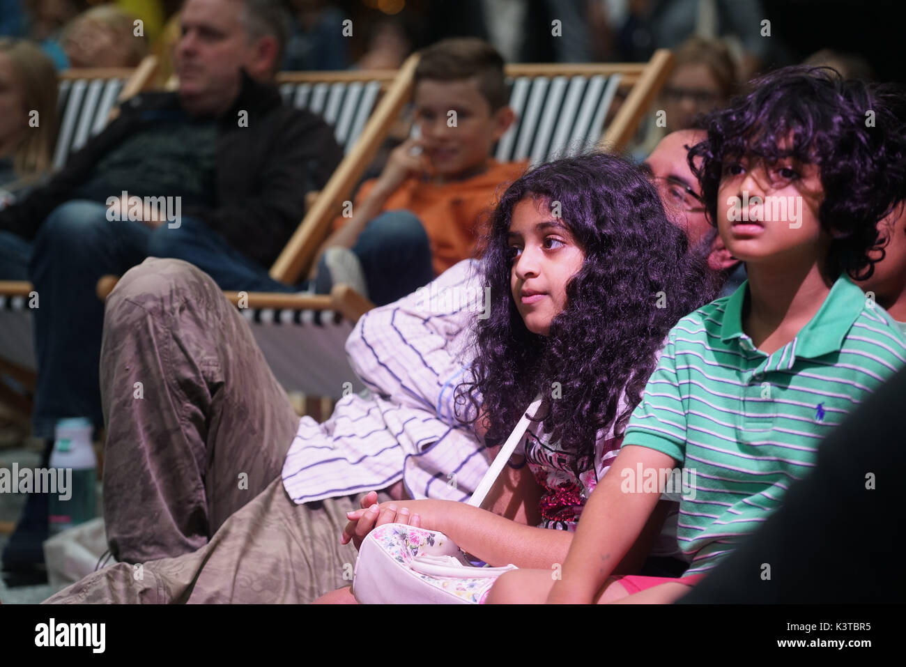Londres, Royaume-Uni. Sep, 2017 3. Famille, amis, sympathisants et assister pour voir la concurrence pour les autres finalistes du maire de Londres Concerts à Westfield London. Credit : Voir Li/Alamy Live News Banque D'Images