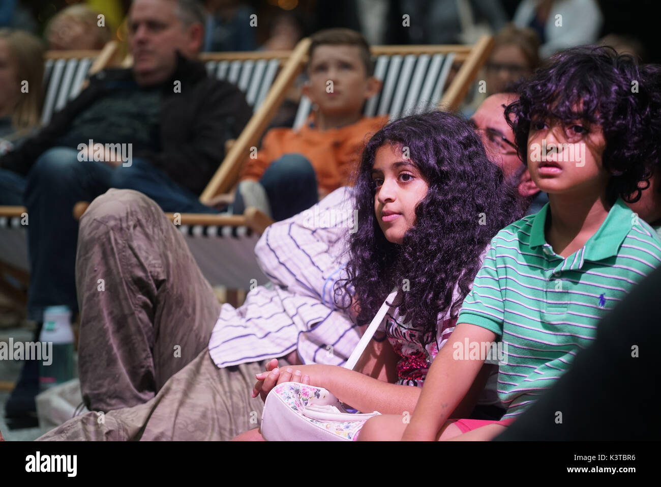 Londres, Royaume-Uni. Sep, 2017 3. Famille, amis, sympathisants et assister pour voir la concurrence pour les autres finalistes du maire de Londres Concerts à Westfield London. Credit : Voir Li/Alamy Live News Banque D'Images