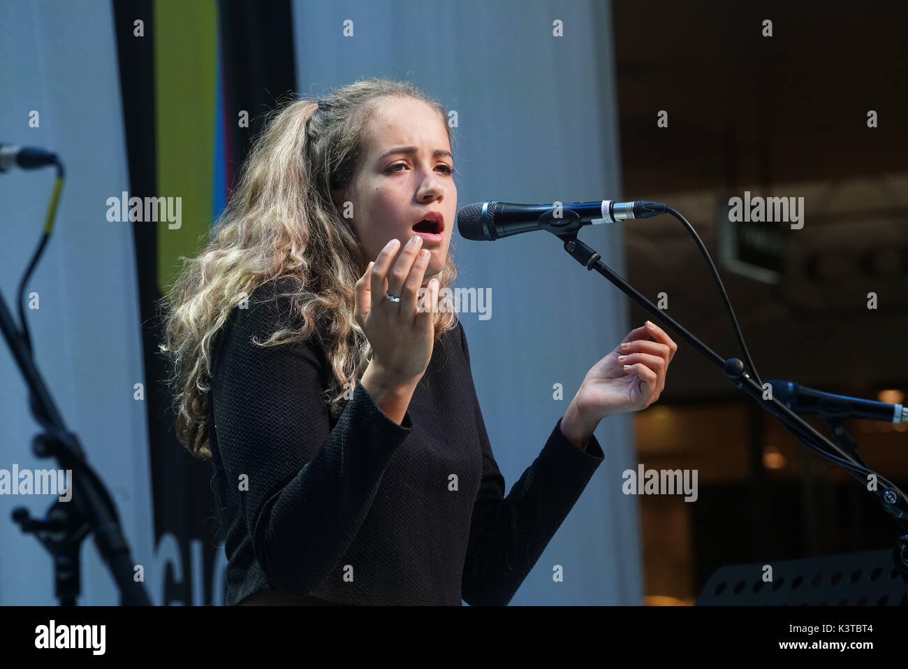 Londres, Royaume-Uni. Sep, 2017 3. Finalistes Maeve Fitzpatrick effectuer à la maire de Londres Concerts à Westfield London. Credit : Voir Li/Alamy Live News Banque D'Images