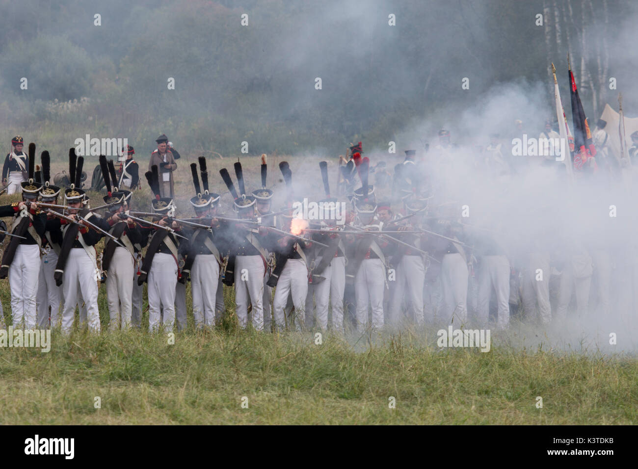 (170904) -- La Moskowa(RUSSIE), le 4 septembre 2017 (Xinhua) -- Les participants à prendre part à la reconstitution de la bataille de la Moskowa 1812 entre la Russie et l'invasion de l'armée française, au village russe de La Moskowa, le 3 septembre 2017. (Xinhua/Oleg Brusnikin)(yk) Banque D'Images