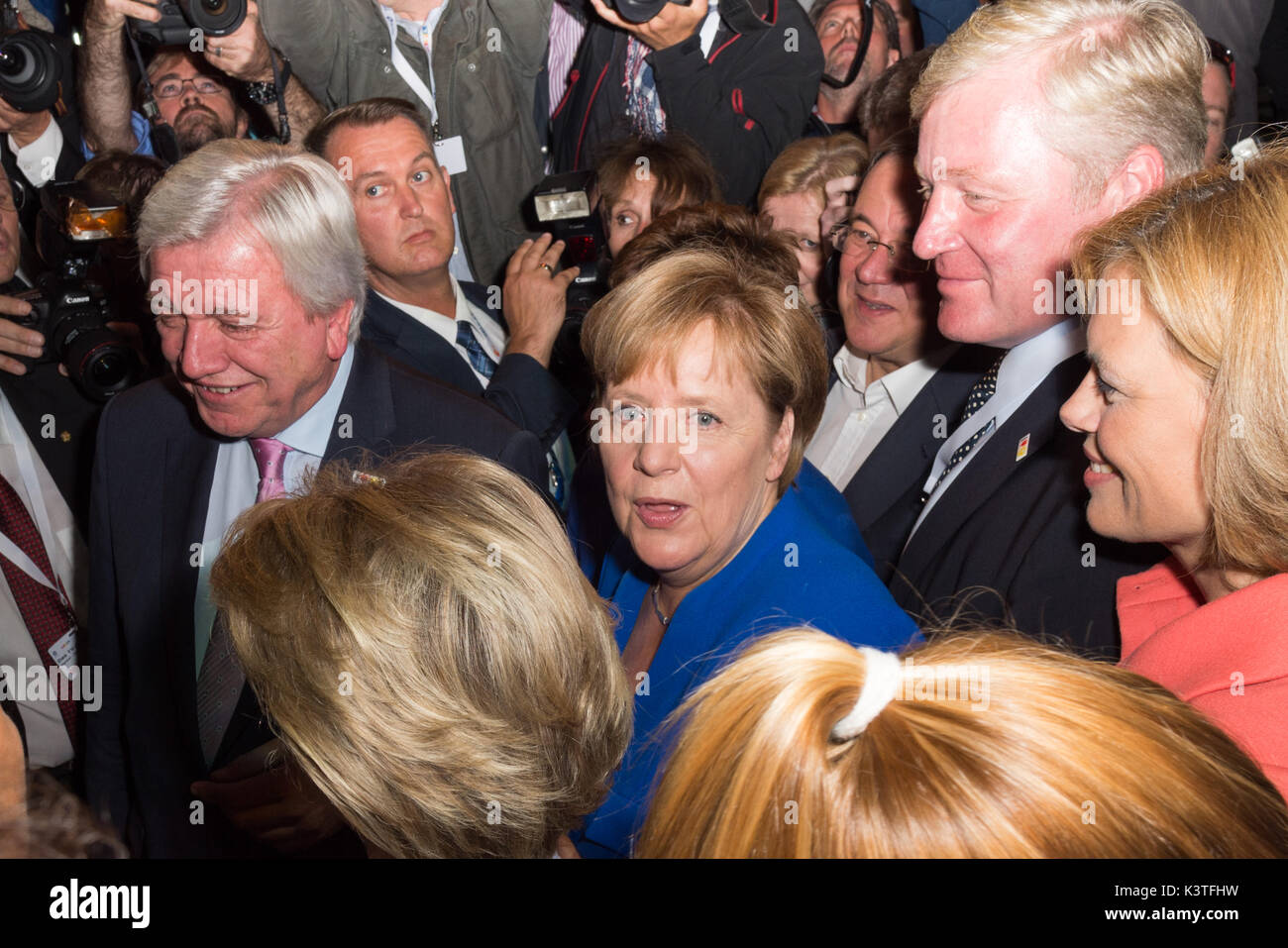 Berlin, Allemagne. 06Th Sep 2017. Dr. Angela Merkel (L) heureux après plat - élection - duel, avec Volker Bouffier, Dr. Angela Merkel - CDU vs. Martin Schulz - SPD, GER, 03.09.2017, Foto : Uwe Koch/fotobasis.de crédit : Uwe Koch/Alamy Live News Banque D'Images
