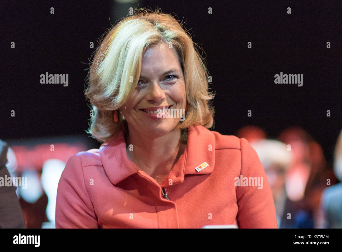 Julia klökner nackt