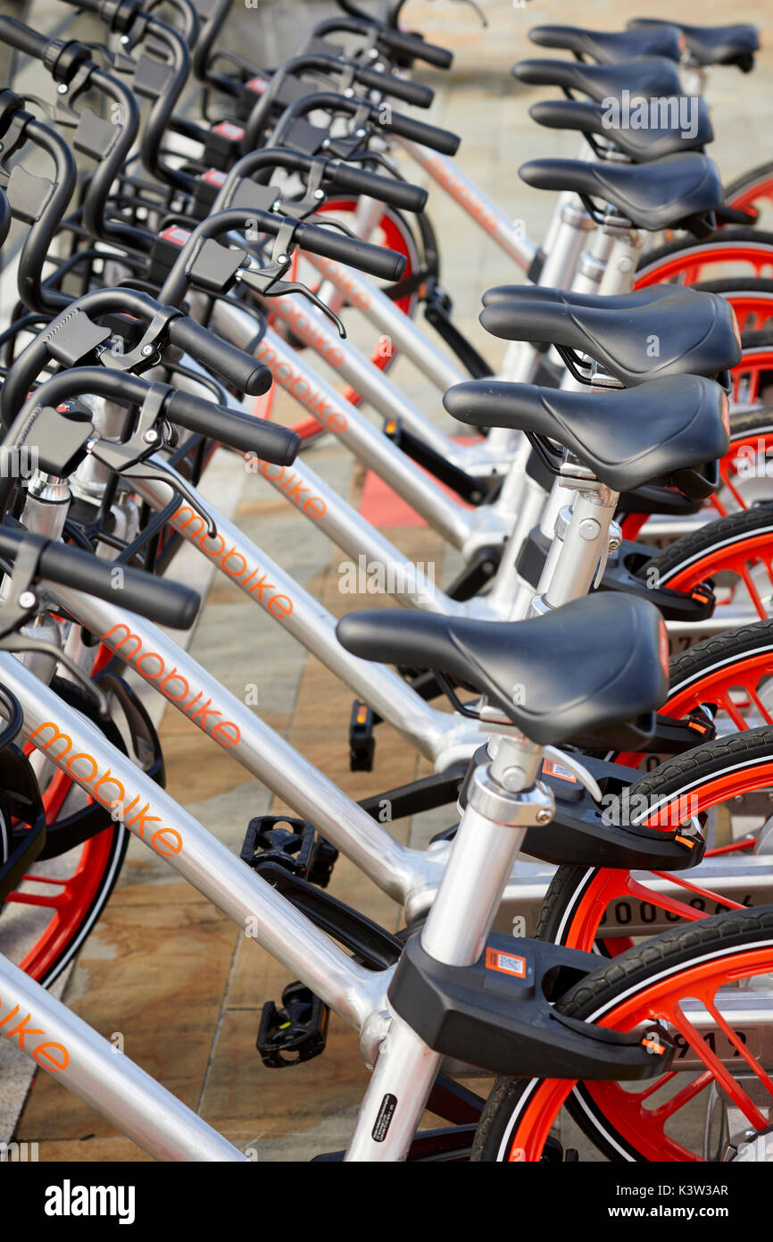 La zone des quais de régénération MediaCityUk à Salford Quays, Manchester Gtr ferme de la bicyclette en Chine Mobike lance son système de partage de cycle Banque D'Images