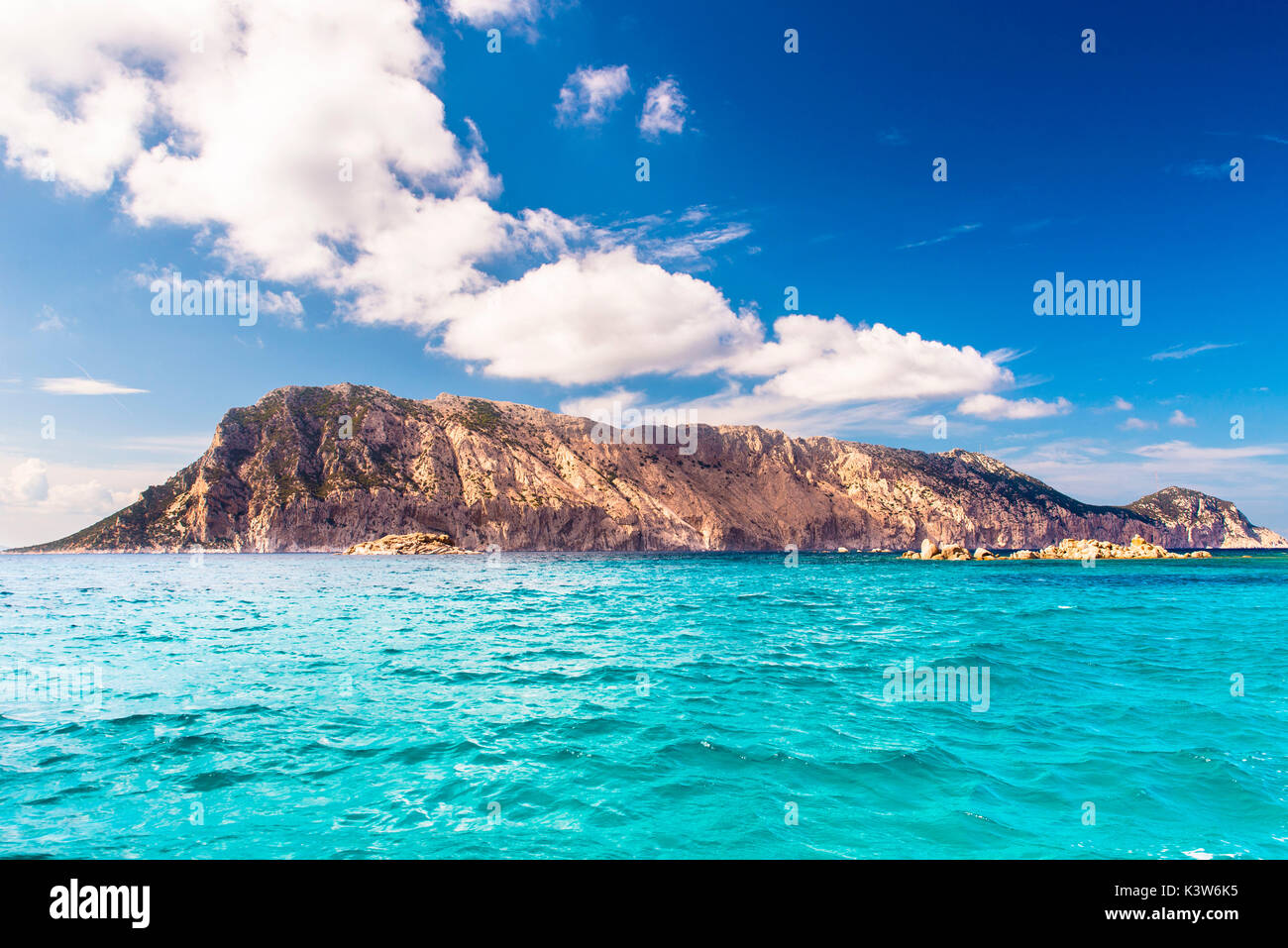 L'île de Tavolara, province d'Olbia, Sardaigne, Italie, Europe. Banque D'Images