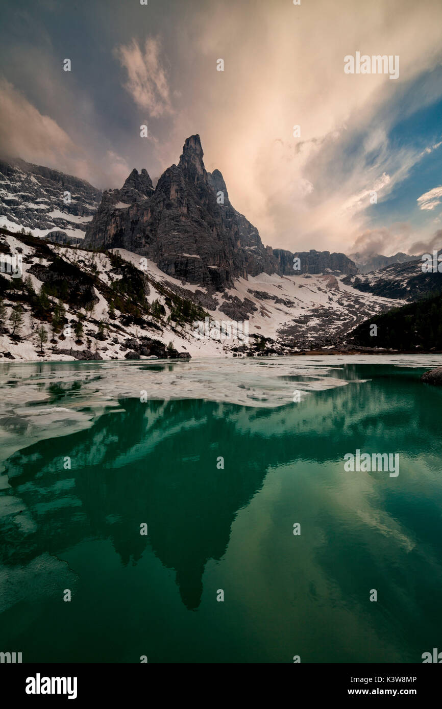 Lac Sorapis, Dolomites, Sorapis Groupe, Cortina d'Ampezzo, Belluno, Italie. Banque D'Images