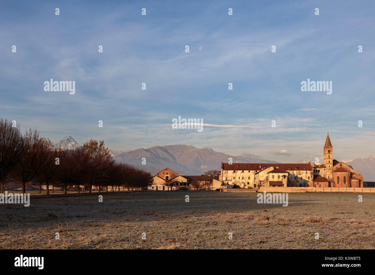 La province de Cuneo, Staffarda, Piémont, Italie, Europe. L'Abbaye de Staffarda Banque D'Images