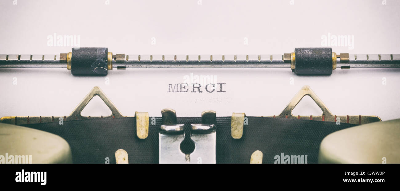 Close-up of word Merci sur feuille d'une machine à écrire Banque D'Images
