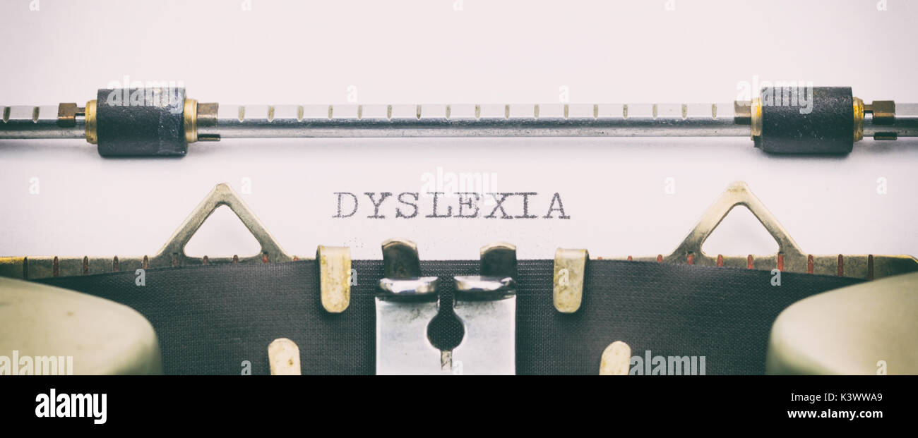 Close-up de l'éducation mot sur une feuille de la machine à écrire Banque D'Images