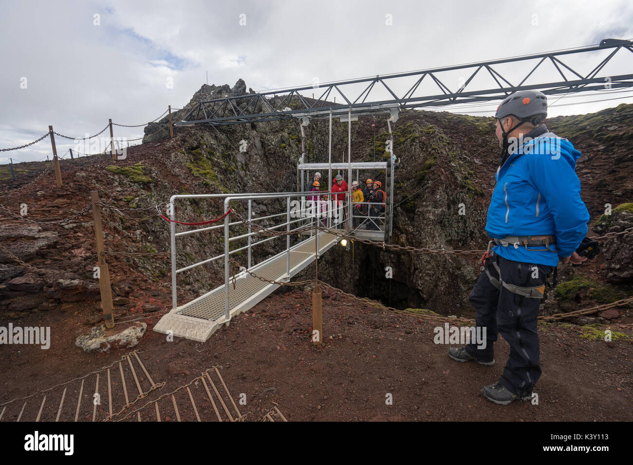 L'ascenseur pour accéder à l'intérieur de la chambre magmatique du volcan Thrihnukagigur près de Reykjavik, Islande. Banque D'Images