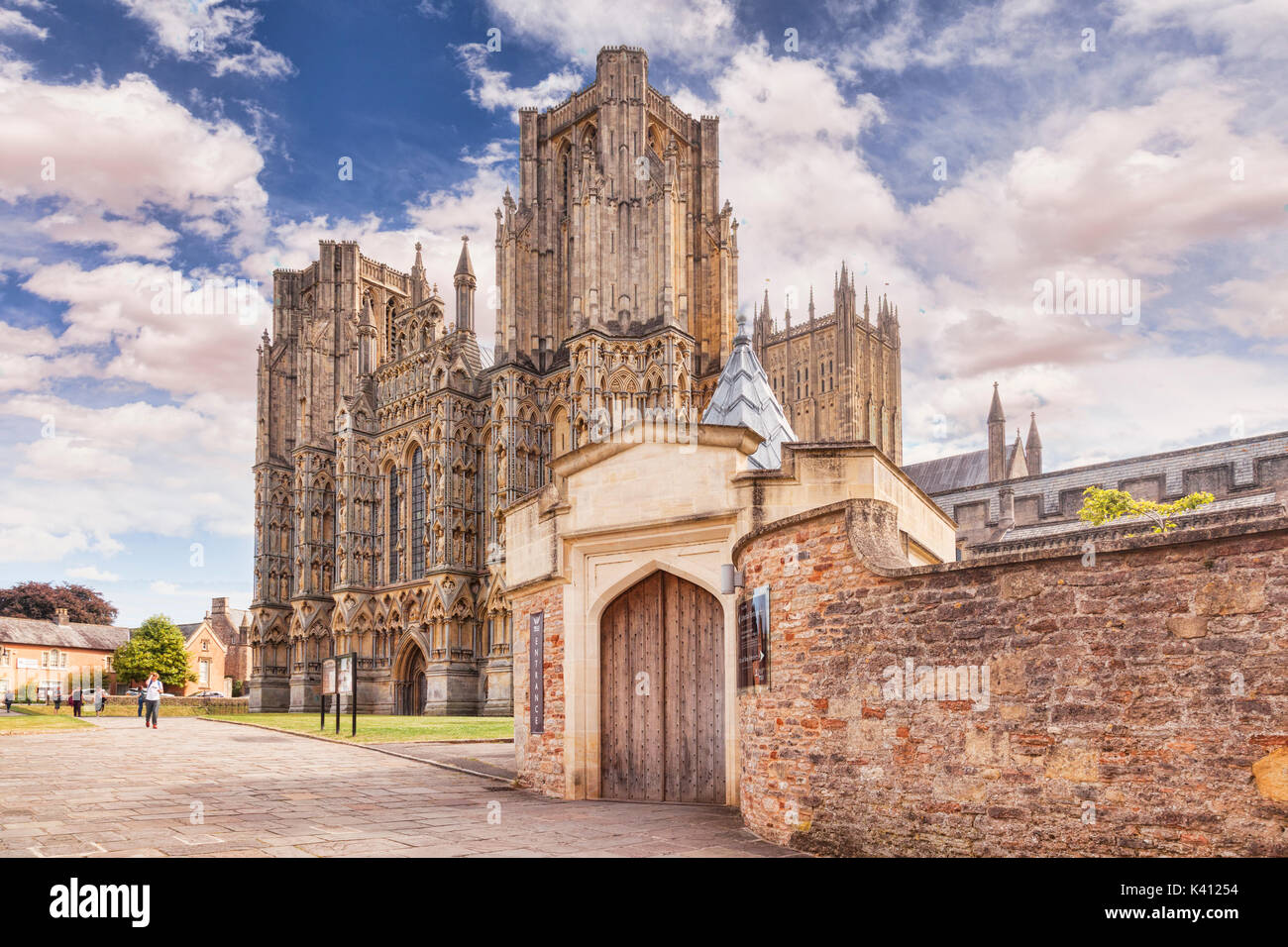 9 Juillet 2017 : Wells, Somerset, England, UK - La Cathédrale, l'un des plus beaux et le siège de l'évêque de Bath et Wells. Banque D'Images
