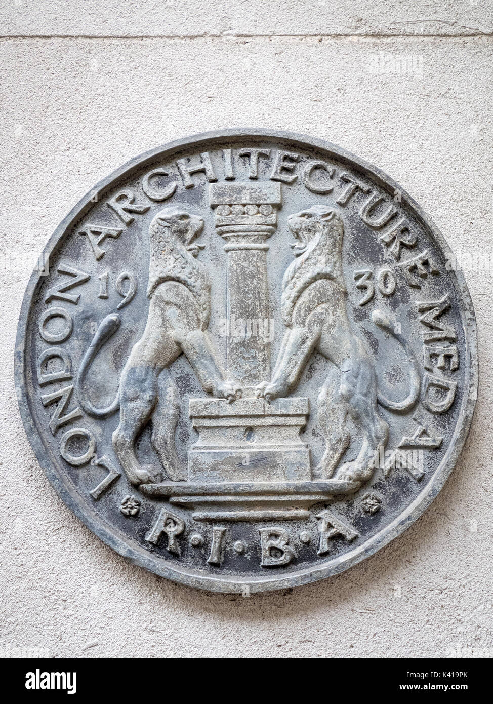 RIBA Architecture de Londres 1930 Médaille sur un immeuble à Cornhill, dans la ville de London, financial district Banque D'Images