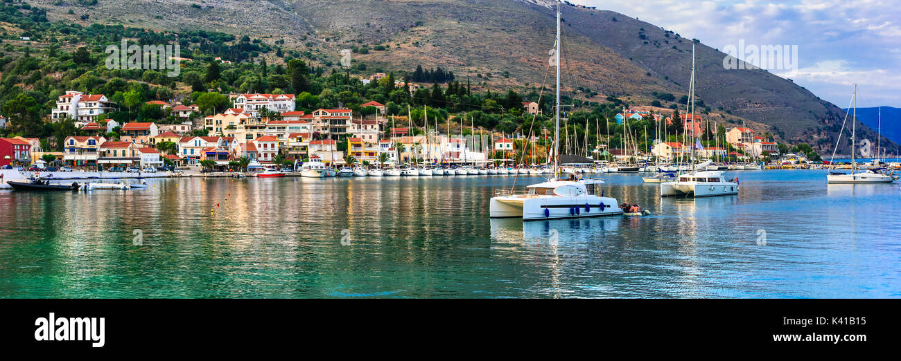 Vue panoramique sur le village d'Agia Efimia, île de Kefalonia, Grèce. Banque D'Images