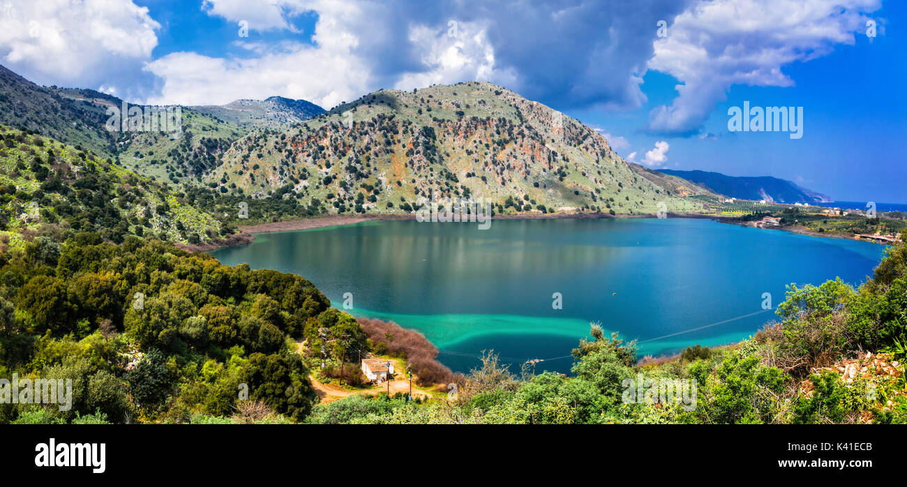 Vue panoramique sur le lac de Kournas, Crète isalnd,Grèce. Banque D'Images