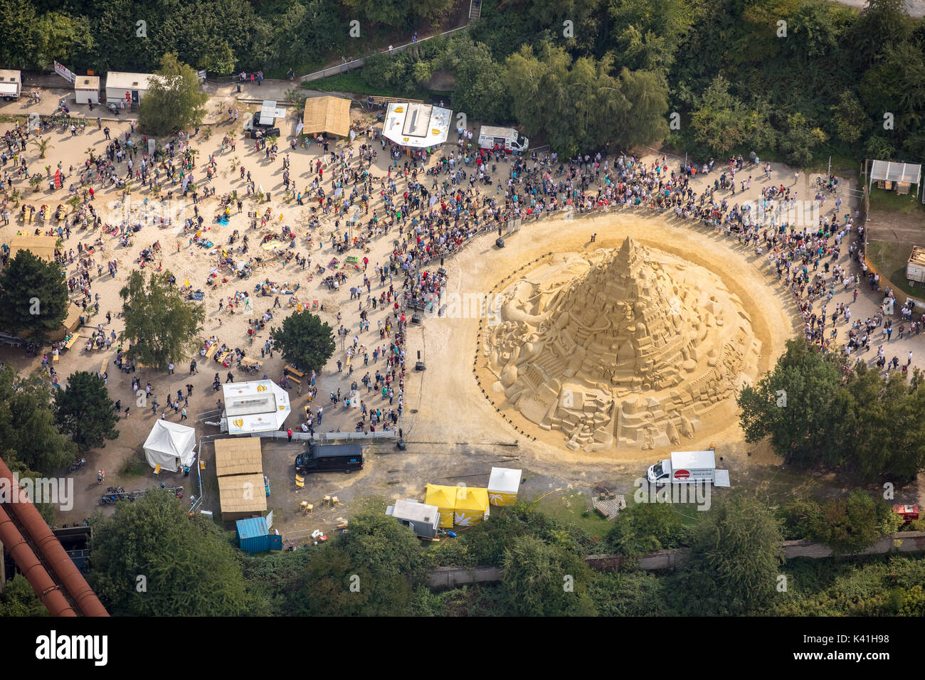 Construire des châteaux de sable de record mondial : 16,679 mètres, Parc Paysager Duisburg-Nord, beaucoup de visiteurs viennent de l'ancienne usine sidérurgique, le Guinness Book des Recor Banque D'Images