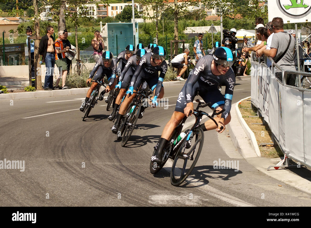 NICE - 2 juillet 2002 : Le TOUR 2013 (Tour de France) .SKY PROCYCLING Team lors de Nice/Nice Etape 4 (25 km). Banque D'Images