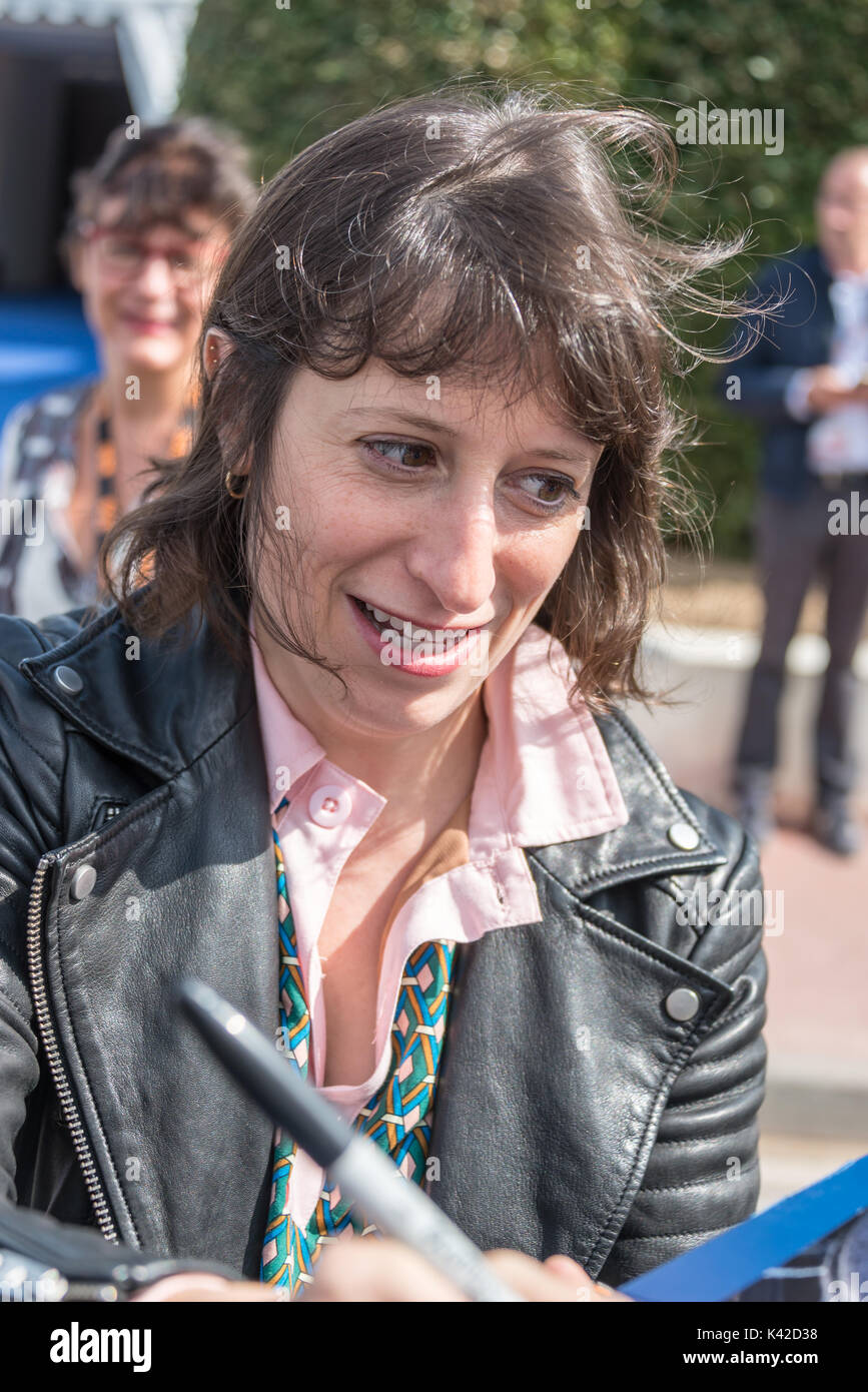 Eliza de Hittman, directeur de la plage les rats et lauréat de Sundance, de signer des autographes pendant le 43e festival du Film Américain de Deauville, le 2 septembre, 2 Banque D'Images