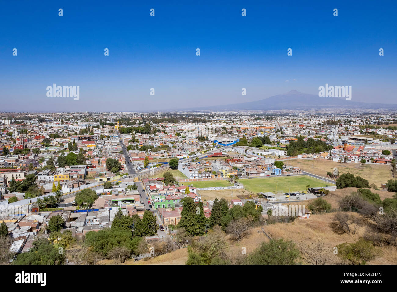 Cholula, Feb 18 : Matin vue aérienne paysage urbain de Cholula avec Mountain La Malinche le Feb 18, 2017 à Cholula, Mexique Banque D'Images