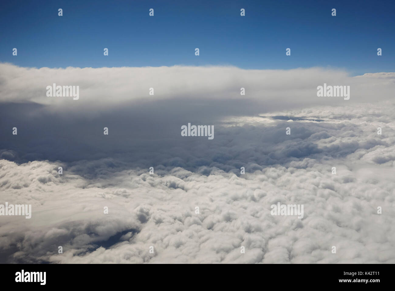 Formations de nuages vus d'en haut, d'avion Banque D'Images