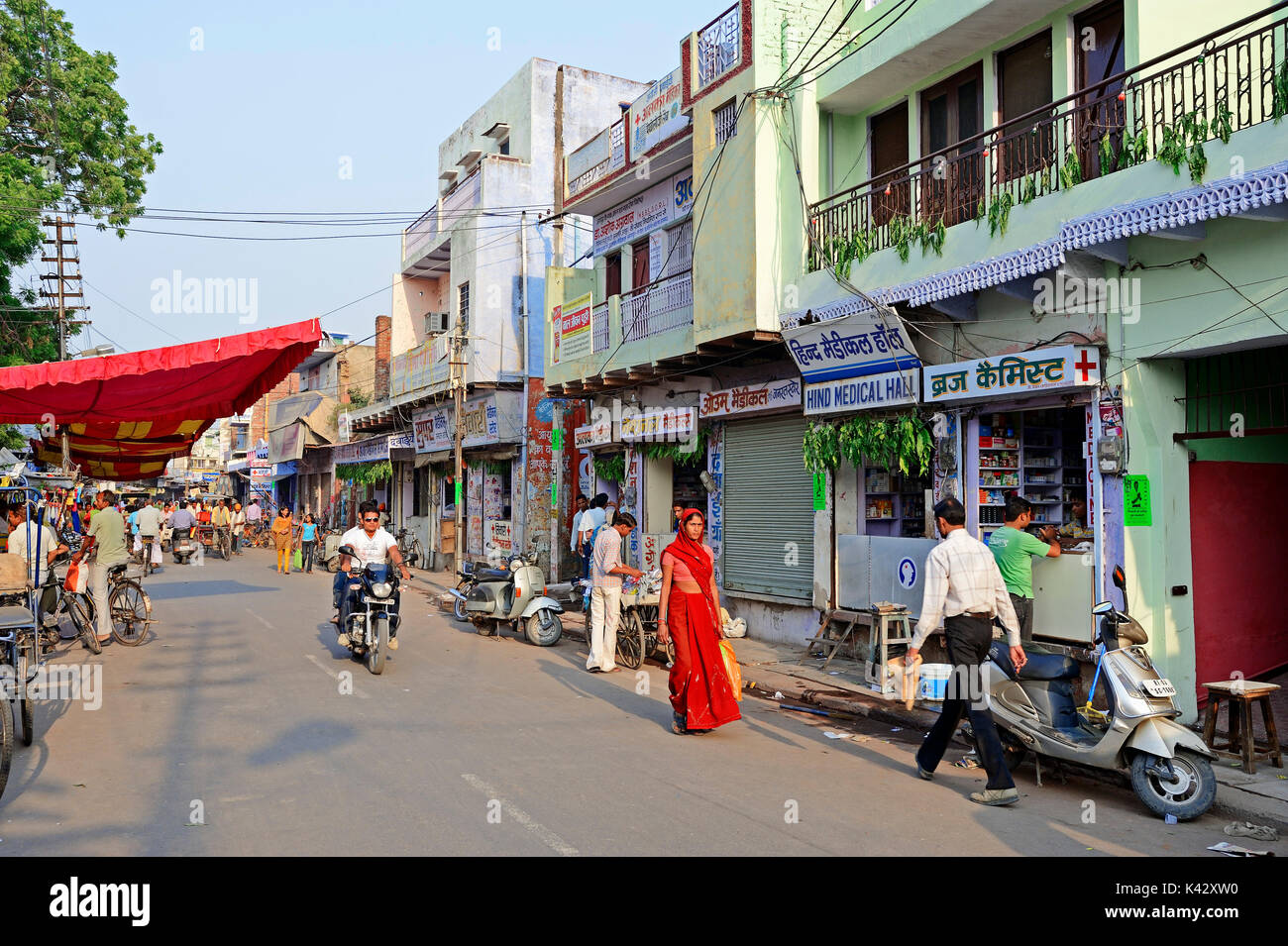 Rue commerçante, Bharatpur, Rajasthan, Inde | Einkaufsstrasse, Bharatpur, Rajasthan, Indien Banque D'Images