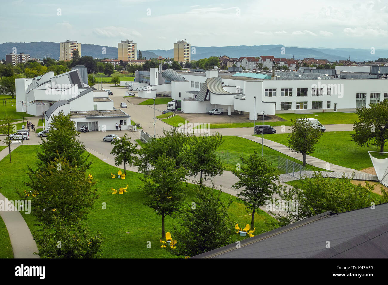 Composé de Vitra, Weil am Rhein, Allemagne. Les bâtiments sont conçus par des architectes de renommée mondiale. Banque D'Images
