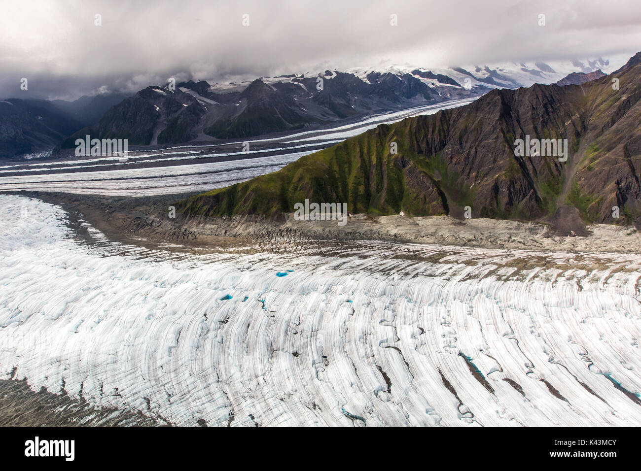 Glacier Gates qu'il rencontre la glacier Kennicott à Wrangell St Elias National Park le 27 juillet 2015 en Alaska. (Photo by Neal Herbert via Planetpix) Banque D'Images