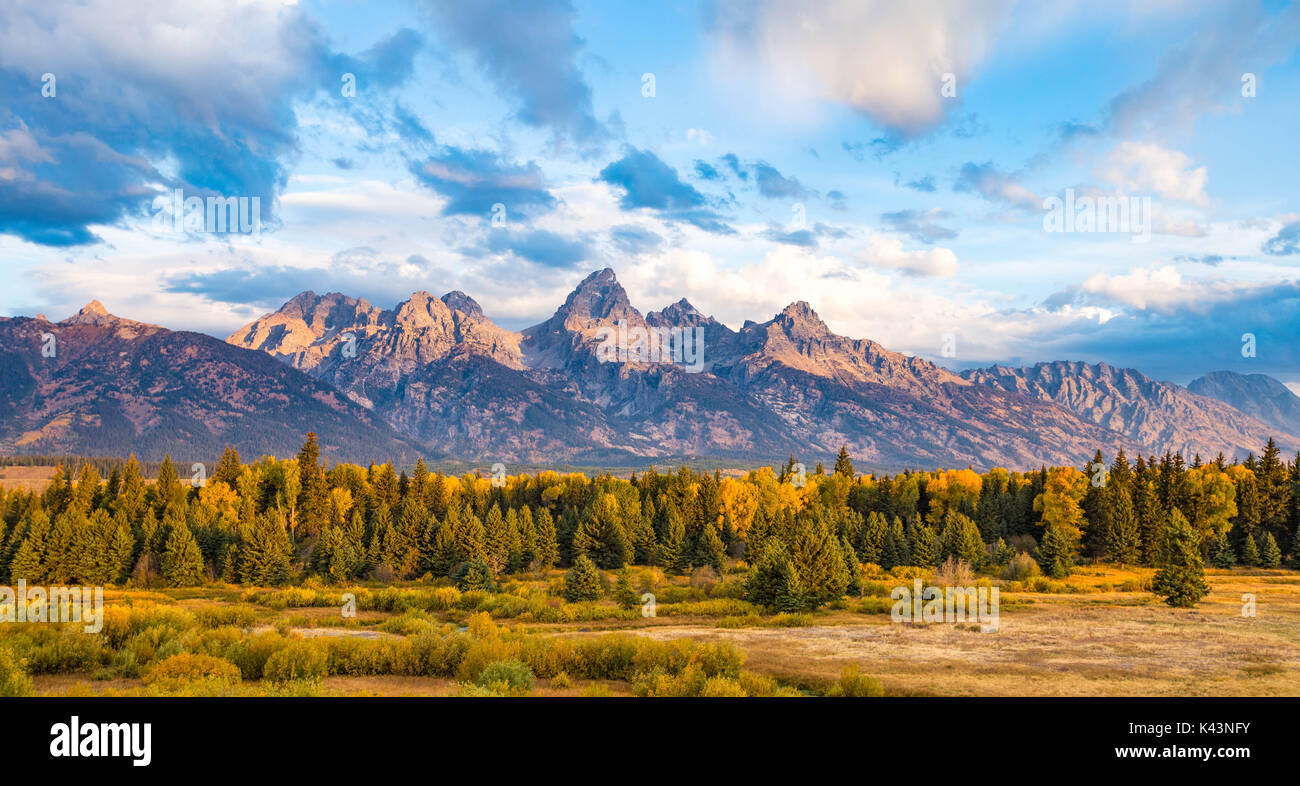 Vue panoramique sur les Montagnes Rocheuses Chaîne Teton de Moose Junction au Grand Teton National Park, le 21 septembre 2016 près de l'orignal, le Wyoming. (Photo par John Tobiason par Planetpix) Banque D'Images