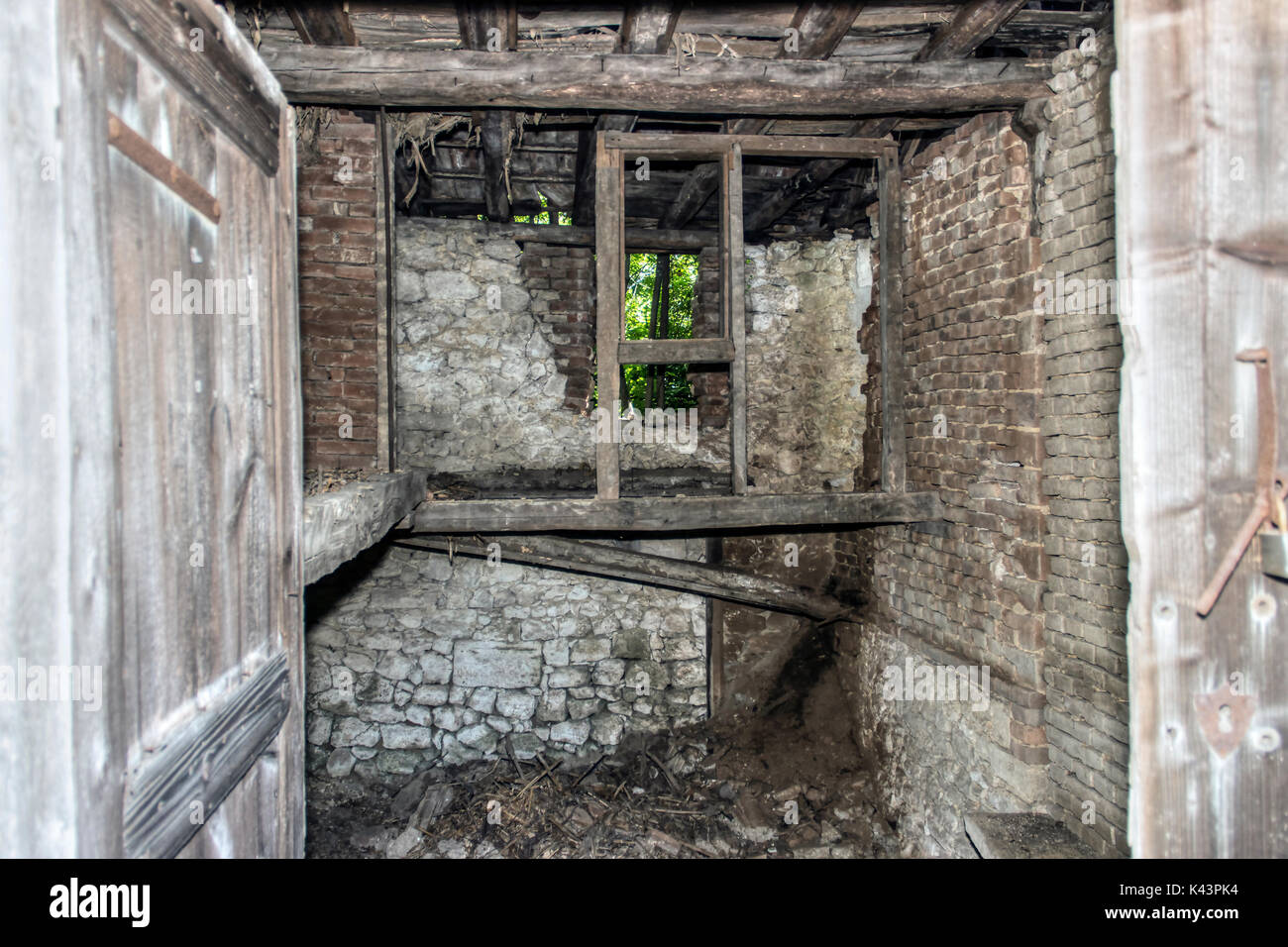 Campagne, est de la Serbie - ruines d'un ancien chai Banque D'Images