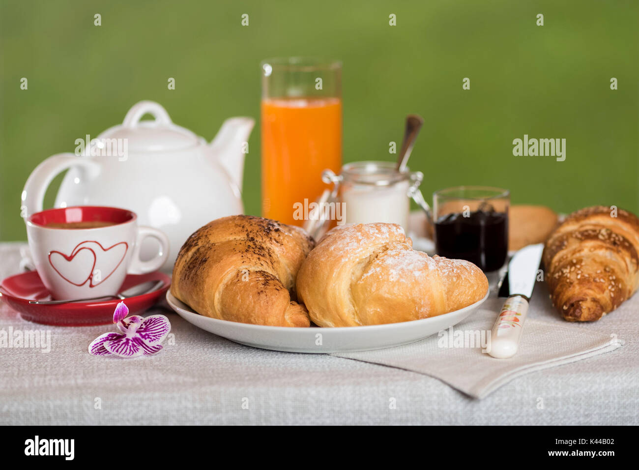 Le petit-déjeuner, croissant, de l'alimentation, bed and breakfast Banque D'Images