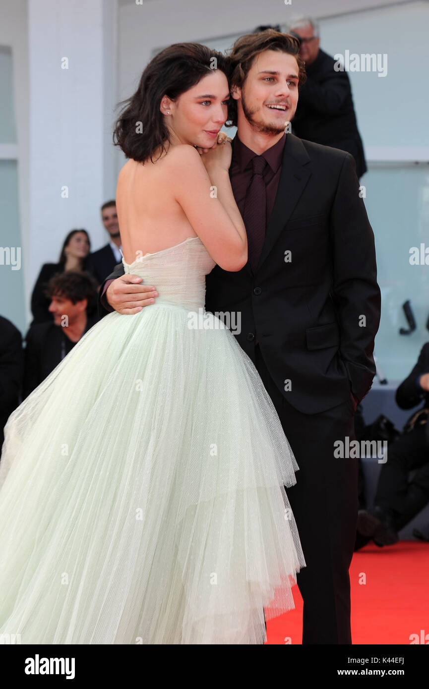 Venise, Italie. 08Th Sep 2017. 74e Festival du Film de Venise, tapis rouge film 'Una Famiglia' présenté : Matilda De Angelis, Andrea Arcangeli : Crédit Photo indépendant Srl/Alamy Live News Banque D'Images