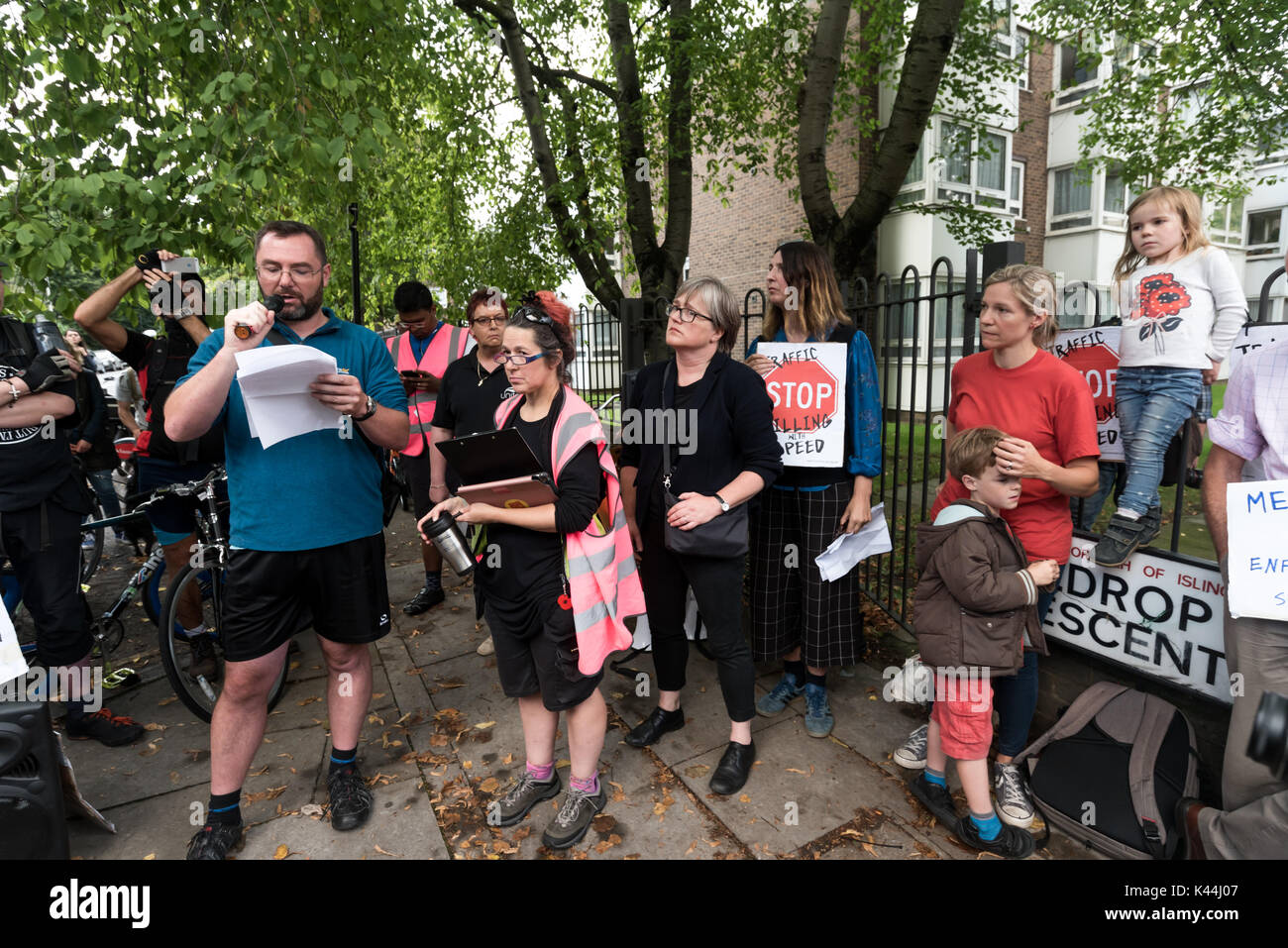 Londres, Royaume-Uni. 5 septembre 2017. Mark, un ingénieur, a parlé du coût financier élevé d'accidents de la route et les centaines de piétons et cyclistes tués par les véhicules chaque année, et a comparé les dépenses énormes sur les infrastructures pour les véhicules par rapport aux quantités beaucoup plus faibles sur l'amélioration de la sécurité des cyclistes à l'arrêter de tuer les cyclistes meurent et une veille pour Ardian Zagani, la 6e cycliste tués sur les routes de Londres cette année qui a été tué par un van sur le Camden Rd jeudi dernier. Après les discours appelant à la TfL, le maire de Londres et de conseils d'arrondissement, en particulier lorsque cette de Islington Banque D'Images