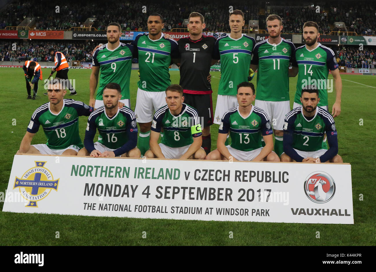 Stade national de football à Windsor Park, Belfast, Irlande du Nord. 04 septembre 2017. Qualification de la Coupe du Monde 2018 - L'Irlande du Nord / République tchèque. L'équipe d'Irlande du Nord à coup d'envoi. Crédit : David Hunter/Alamy Live News. Banque D'Images