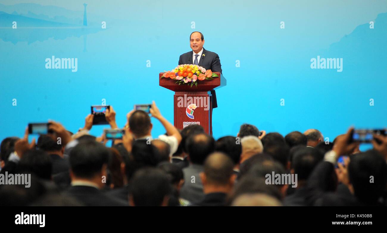 Xiamen, Chine - 4 septembre 2017 - Le président égyptien, Sisi aborde le Sommet des Brics. La neuvième édition du Sommet des BRICS est centrée autour du thème de l'Parternership « plus élevés pour un avenir meilleur. Les nations unies cette année, l'Égypte, le Kenya, le Tadjikistan, le Mexique et la Thaïlande va rejoindre le groupement dans le cadre d'un 'Plus' BRICS approche. Piscine (photo) Banque D'Images