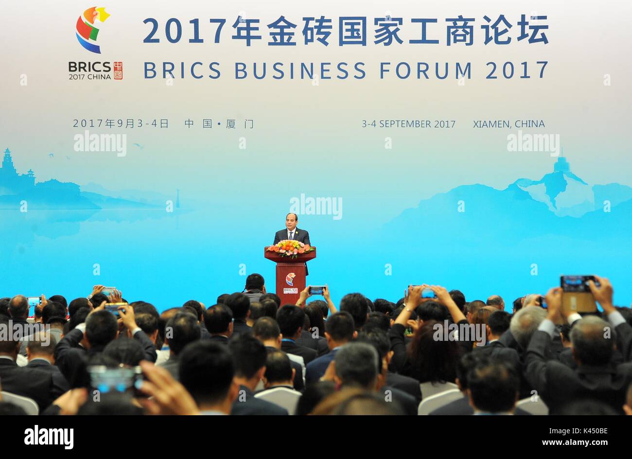 Xiamen, Chine - 4 septembre 2017 - Le président égyptien, Sisi aborde le Sommet des Brics. La neuvième édition du Sommet des BRICS est centrée autour du thème de l'Parternership « plus élevés pour un avenir meilleur. Les nations unies cette année, l'Égypte, le Kenya, le Tadjikistan, le Mexique et la Thaïlande va rejoindre le groupement dans le cadre d'un 'Plus' BRICS approche. Piscine (photo) Banque D'Images